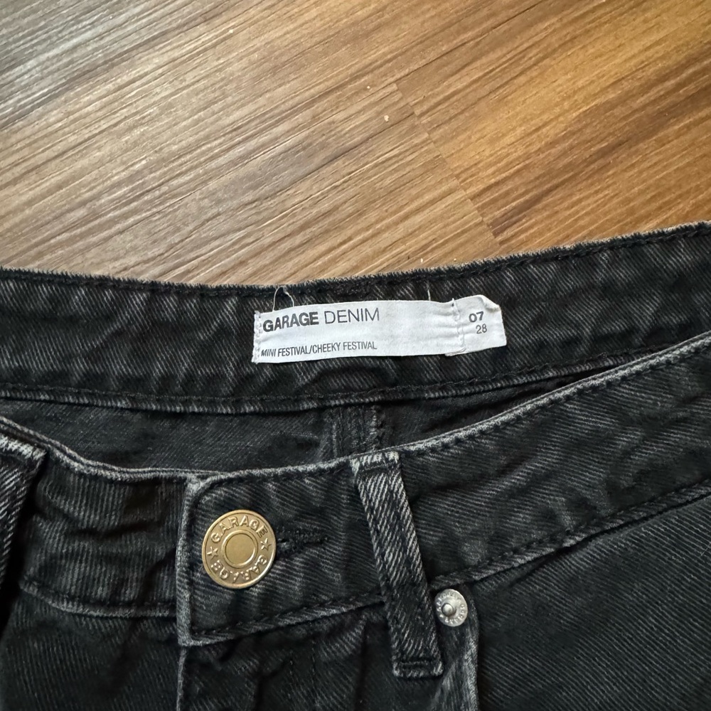 Garage Black High-Rise Frayed Hem Denim Shorts - Picture 3 of 4